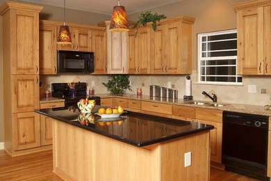 Eat-in kitchen - mid-sized rustic l-shaped medium tone wood floor eat-in kitchen idea in Other with an undermount sink, shaker cabinets, medium tone wood cabinets, granite countertops, beige backsplash, ceramic backsplash, black appliances and an island