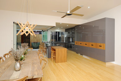 Trendy kitchen photo in Brisbane