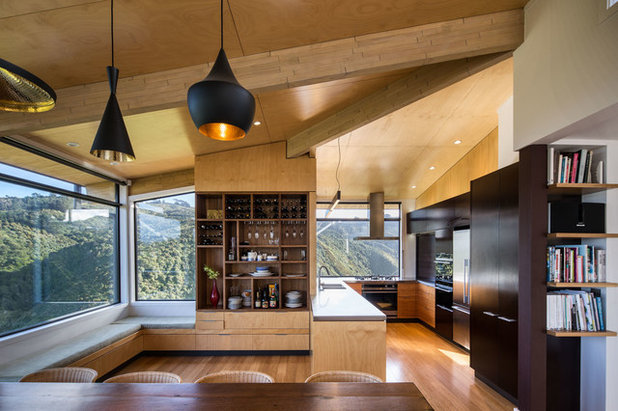 Contemporary Kitchen by Tse:Wallace Architects Ltd