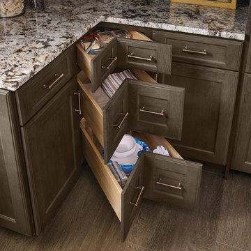 KraftMaid: Base Corner Drawer Cabinet