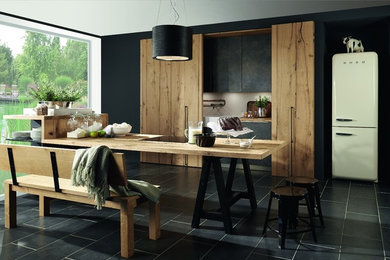 Inspiration for a contemporary kitchen in West Midlands.