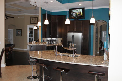 Kitchen - contemporary kitchen idea in Jacksonville