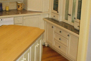 Inspiration for a cottage kitchen remodel in Portland Maine