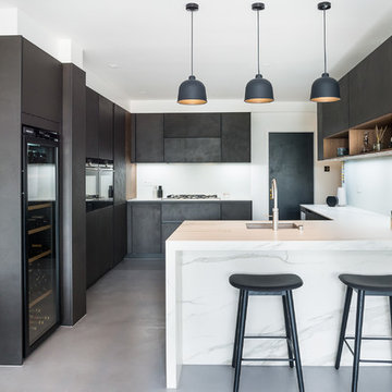 L Shape Kitchen in a modern London apartment
