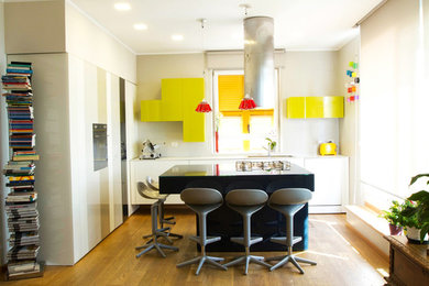 Kitchen - contemporary kitchen idea in Milan