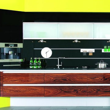 Lacquered Acrylic Kitchen with aluminum wall storage unit