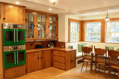 Example of a classic kitchen design in Portland Maine