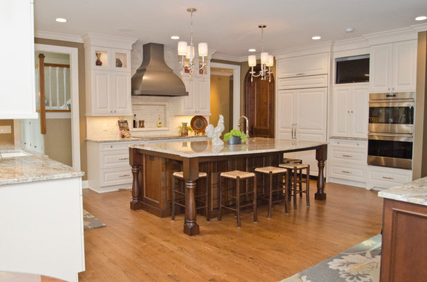 Traditional Kitchen by Rigsby Group, Inc.