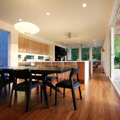 Open concept kitchen - modern open concept kitchen idea in New York