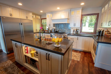 Example of a transitional kitchen design in Burlington