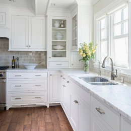 https://www.houzz.com/hznb/photos/lake-minnetonka-tailored-white-kitchen-traditional-kitchen-minneapolis-phvw-vp~4875195