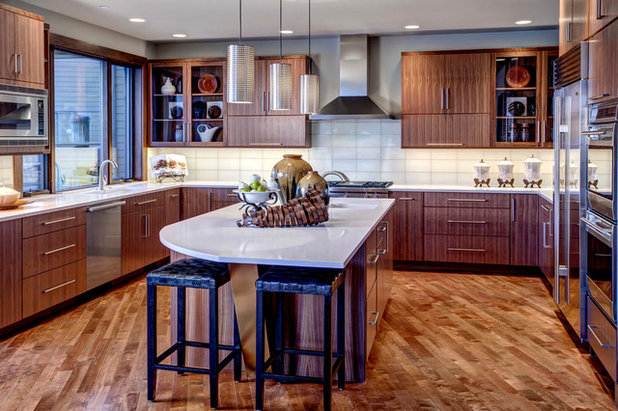 Contemporary Kitchen by DME Construction