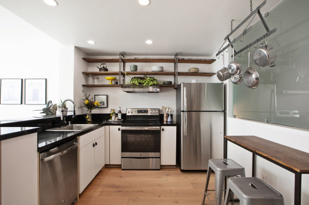 Contemporary Kitchen by RT Design Studio
