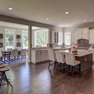 Craftsman kitchen appliance - Arts and crafts kitchen photo in DC Metro