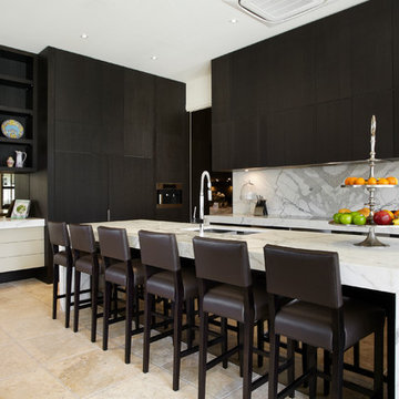 LARGE CONTEMPORARY FAMILY HOME