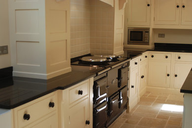 Large, Traditional Kitchen