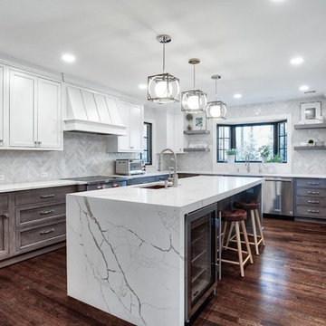 Large U-Shaped Kitchen Perfect for Prepping and Entertaining
