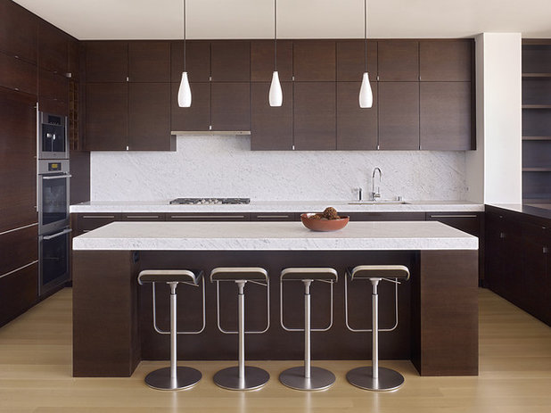 Modern Kitchen by John Maniscalco Architecture