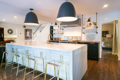 Photo of a modern kitchen in Portland.