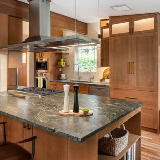 Ideas para cocinas | Fotos de cocinas con península y encimeras verdes