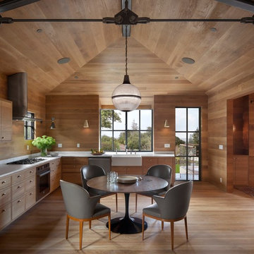 Vaulted Kitchen with Breakfast Table