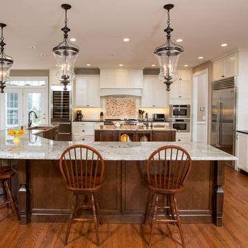 Letting Light and Dark Colors Combine in an Oakton VA home