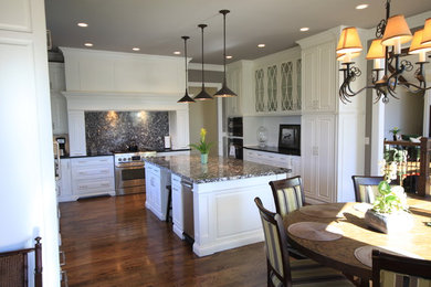 Elegant kitchen photo in Louisville