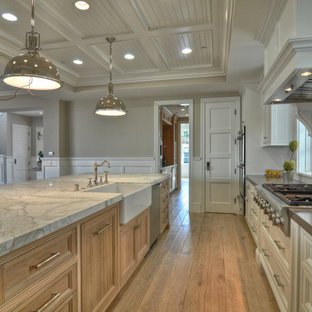 Traditional kitchen pictures - Elegant kitchen photo in Orange County with stainless steel appliances and a farmhouse sink