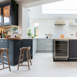 Light Grey and Black Shaker Style Kitchen