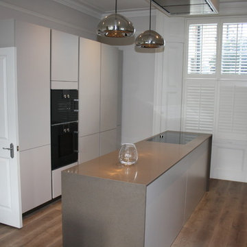 Light grey Hadleless kitchen