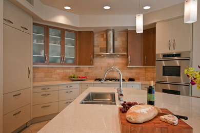 Kitchen - mid-sized transitional kitchen idea in Phoenix