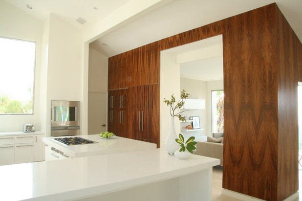 Modern Kitchen by Sylvia Elizondo Interior Design