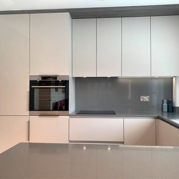 linear lines modern city apartment peninsular layout kitchen