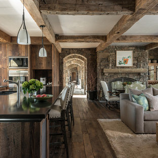 Ispirazione per una grande cucina stile rurale con isola, lavello a doppia vasca, ante lisce, ante in legno bruno, parquet scuro, top in superficie solida, paraspruzzi marrone e elettrodomestici in acciaio inossidabile