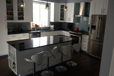 Photo of a modern kitchen in Chicago.