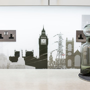 London Skyline glass splashback with integrated sockets