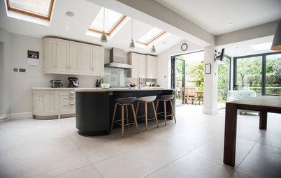 Kitchen Tour: A Bespoke Kitchen is Recycled in a New Extension