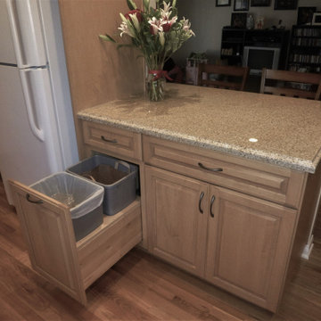 Long Beach Traditional Cottage Kitchen