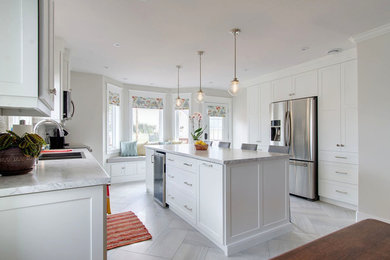 Example of a trendy kitchen design in Toronto