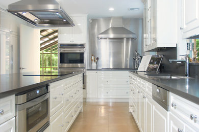 Example of a kitchen design in New York