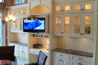 Example of a classic eat-in kitchen design in Tampa with raised-panel cabinets, granite countertops, stone tile backsplash, stainless steel appliances and an island