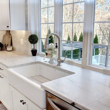 Love a Farmhouse Sink!