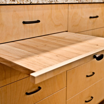 Low pull-out shelf