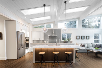 Kitchen - eclectic kitchen idea in Vancouver