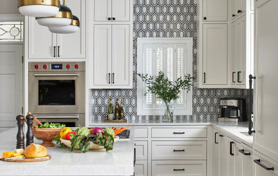 Kitchen of the Week: Chic and Functional in Black and White