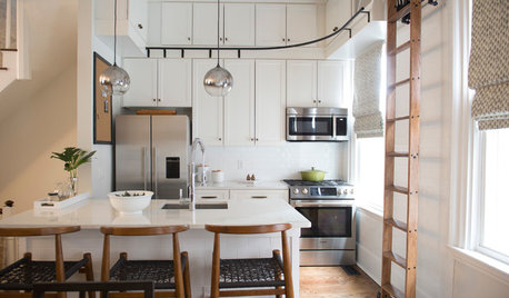 A Compact Kitchen Climbs Up for More Storage