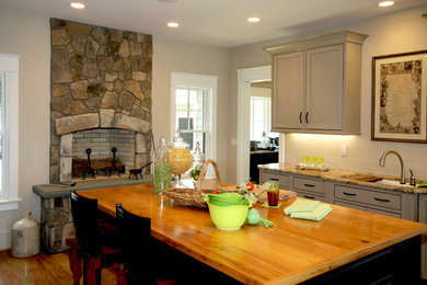 Example of a large transitional l-shaped medium tone wood floor kitchen design in Richmond with an undermount sink, recessed-panel cabinets, gray cabinets, granite countertops, gray backsplash and an island