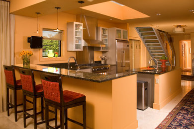 Example of a classic u-shaped eat-in kitchen design in Seattle with an undermount sink