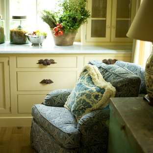 Farmhouse kitchen remodeling - Example of a farmhouse kitchen design in Portland Maine