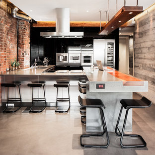 Mainland St. Bachelor Pad